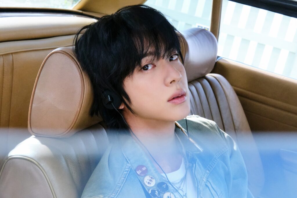 Jin do BTS entra no Top 3 da Billboard 200 pela primeira vez com "Echo"