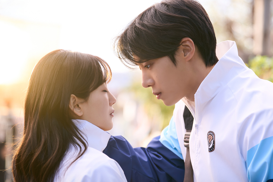 Cho Yi Hyun e Choo Young Woo estão momentos longe de um beijo em “Saltos de cabeça”