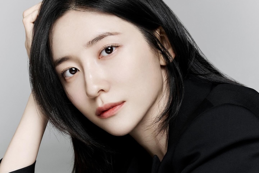 Park Ji Hyun nega rumores de namoro