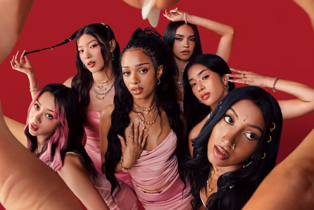 KATSEYE entra no top 25 da parada oficial de singles do Reino Unido pela primeira vez com a estreia de “Internet Girl”