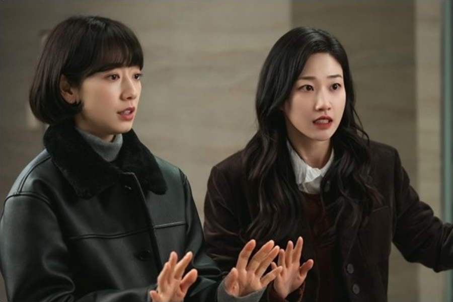 Park Shin Hye e Ha Yun Kyung enfrentam uma séria crise em seu dormitório em “Undercover Miss Hong”