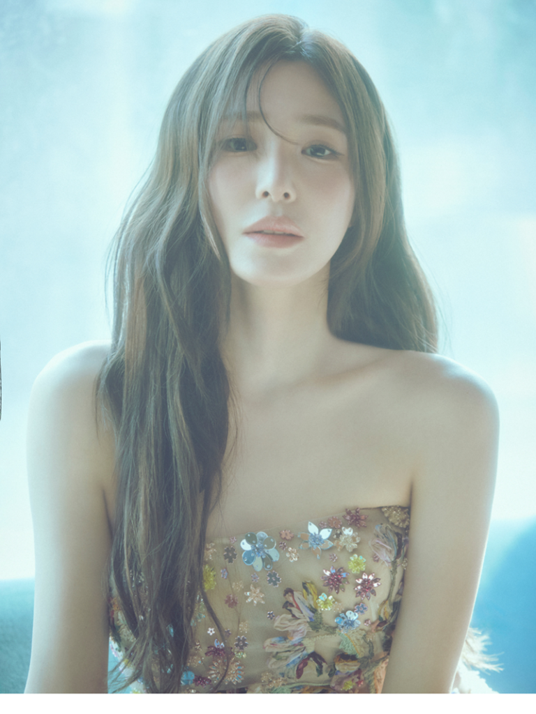 A estrela global Tiffany Young assina com uma nova agência!